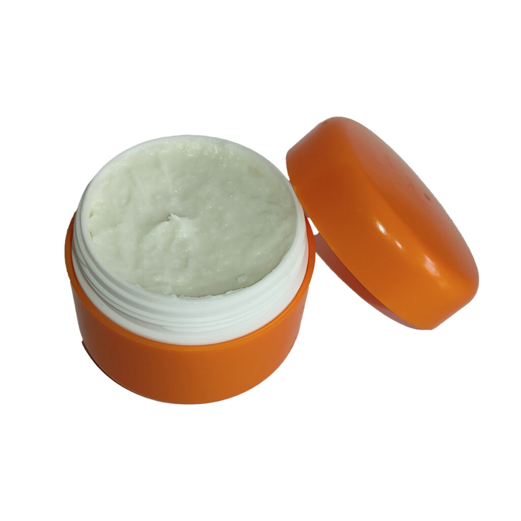 کرم مرطوب کننده و آبرسان دینا مدل آلوئه ورا